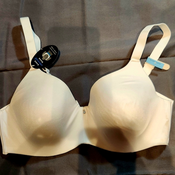 Bali Other - NWT Bali Cream Comfort Bra 38C